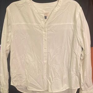 Universal Thread Women's Light Cream Button-Down Shirt